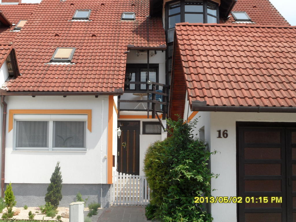 Apartmanhaz Gabriella Харканы Экстерьер фото